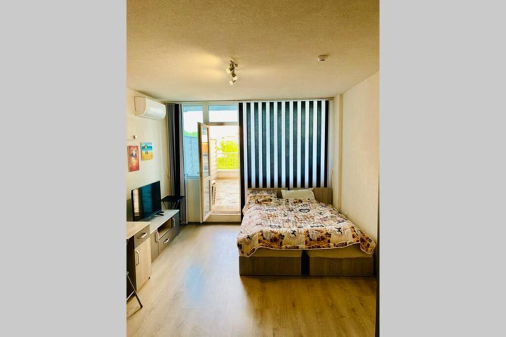 Appartement Large Studio In Studentski Grad With Huge Terrace à Sofia Extérieur photo
