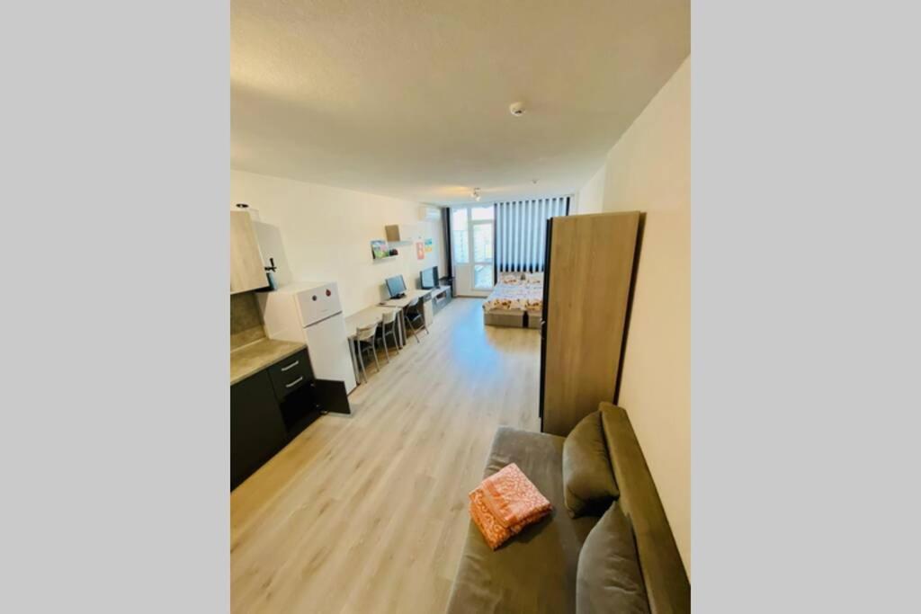 Appartement Large Studio In Studentski Grad With Huge Terrace à Sofia Extérieur photo